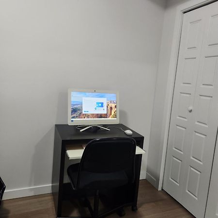 Modern 2 Bedroom Basement Suite At West Έντμοντον Εξωτερικό φωτογραφία