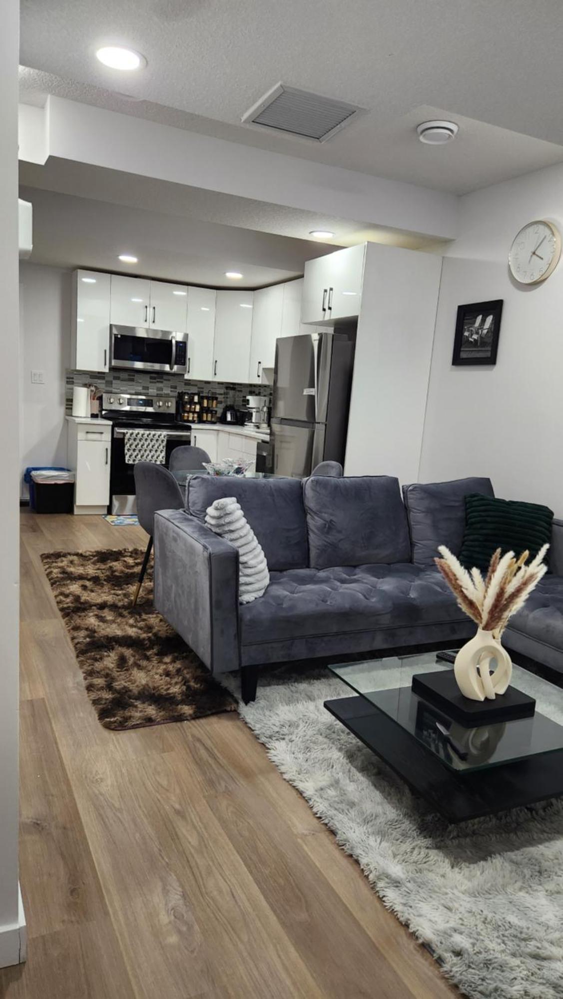 Modern 2 Bedroom Basement Suite At West Έντμοντον Εξωτερικό φωτογραφία