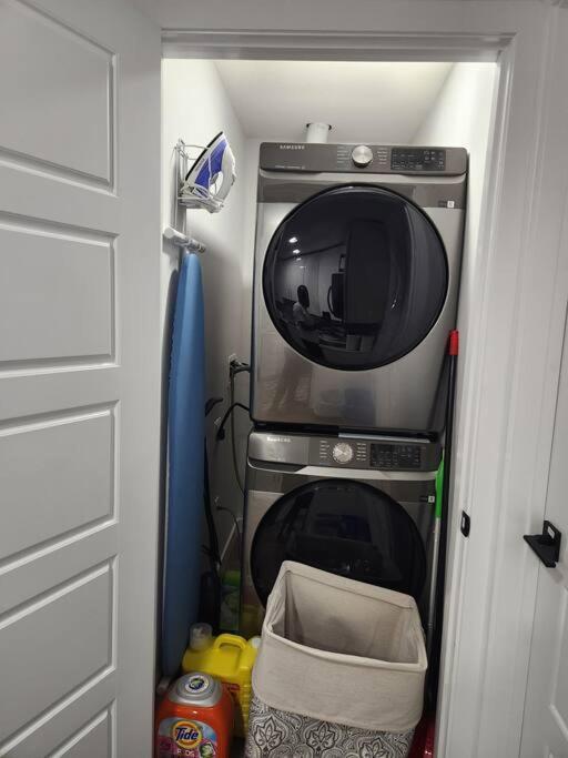 Modern 2 Bedroom Basement Suite At West Έντμοντον Εξωτερικό φωτογραφία