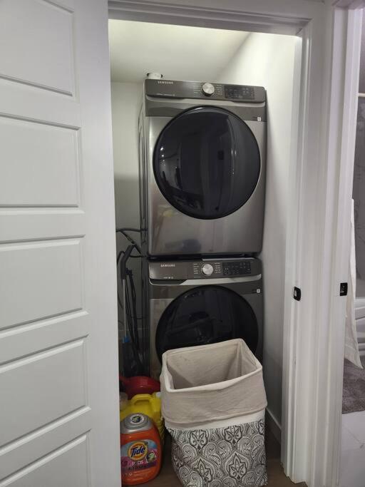 Modern 2 Bedroom Basement Suite At West Έντμοντον Εξωτερικό φωτογραφία